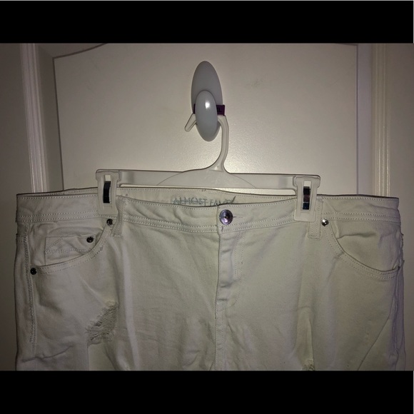 Used Plus Size Distressed White Skinny Jeans - Picture 4 of 8